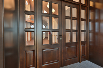 Эксклюзивные деревянные двери из массива дуба, лиственницы, сосны